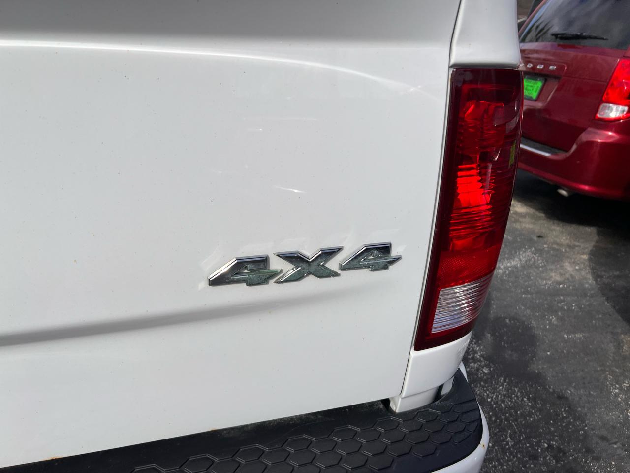 RAM 1500 4WD Crew Cab 140.5" Express 2015