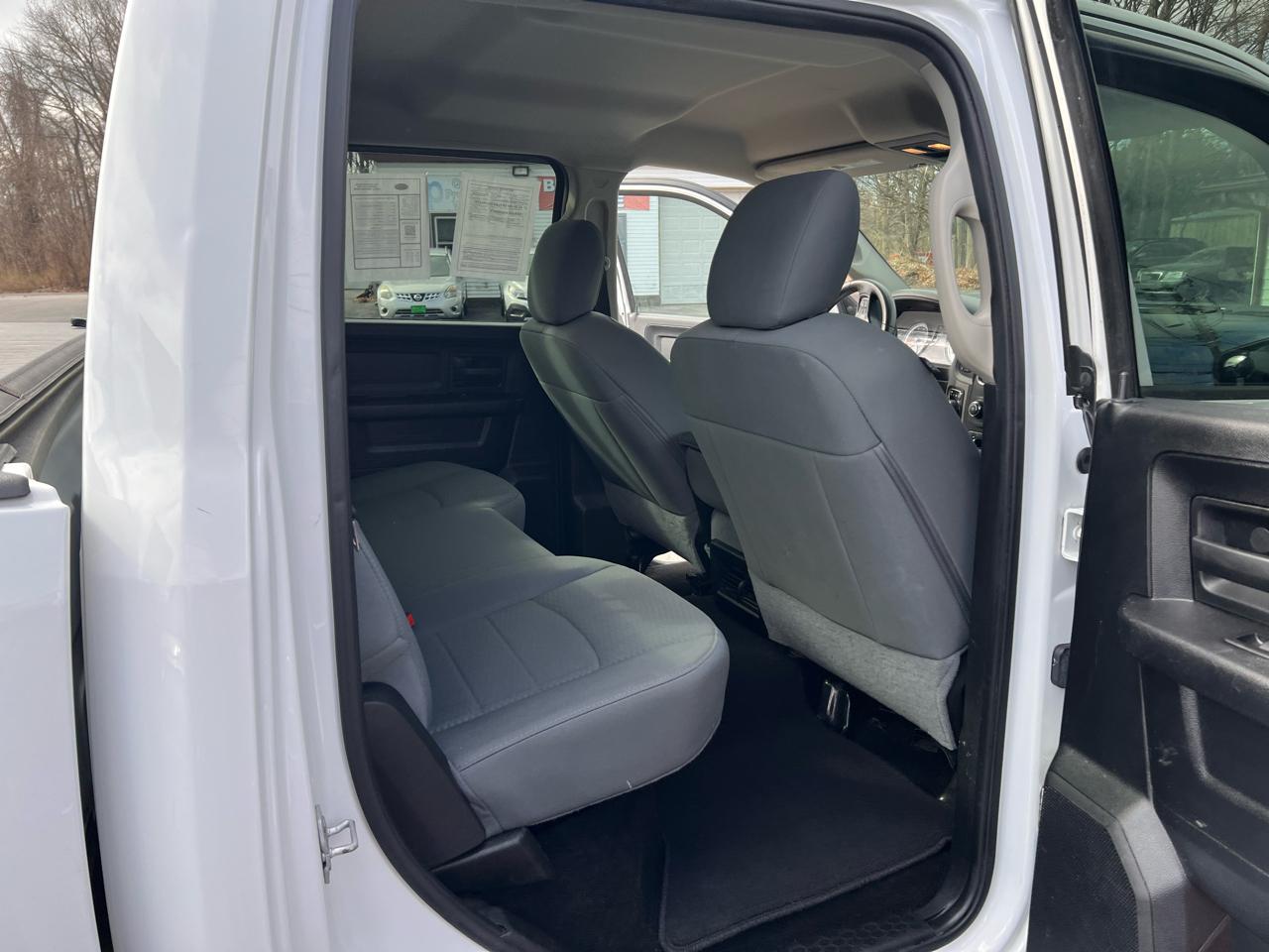 RAM 1500 4WD Crew Cab 140.5" Express 2015