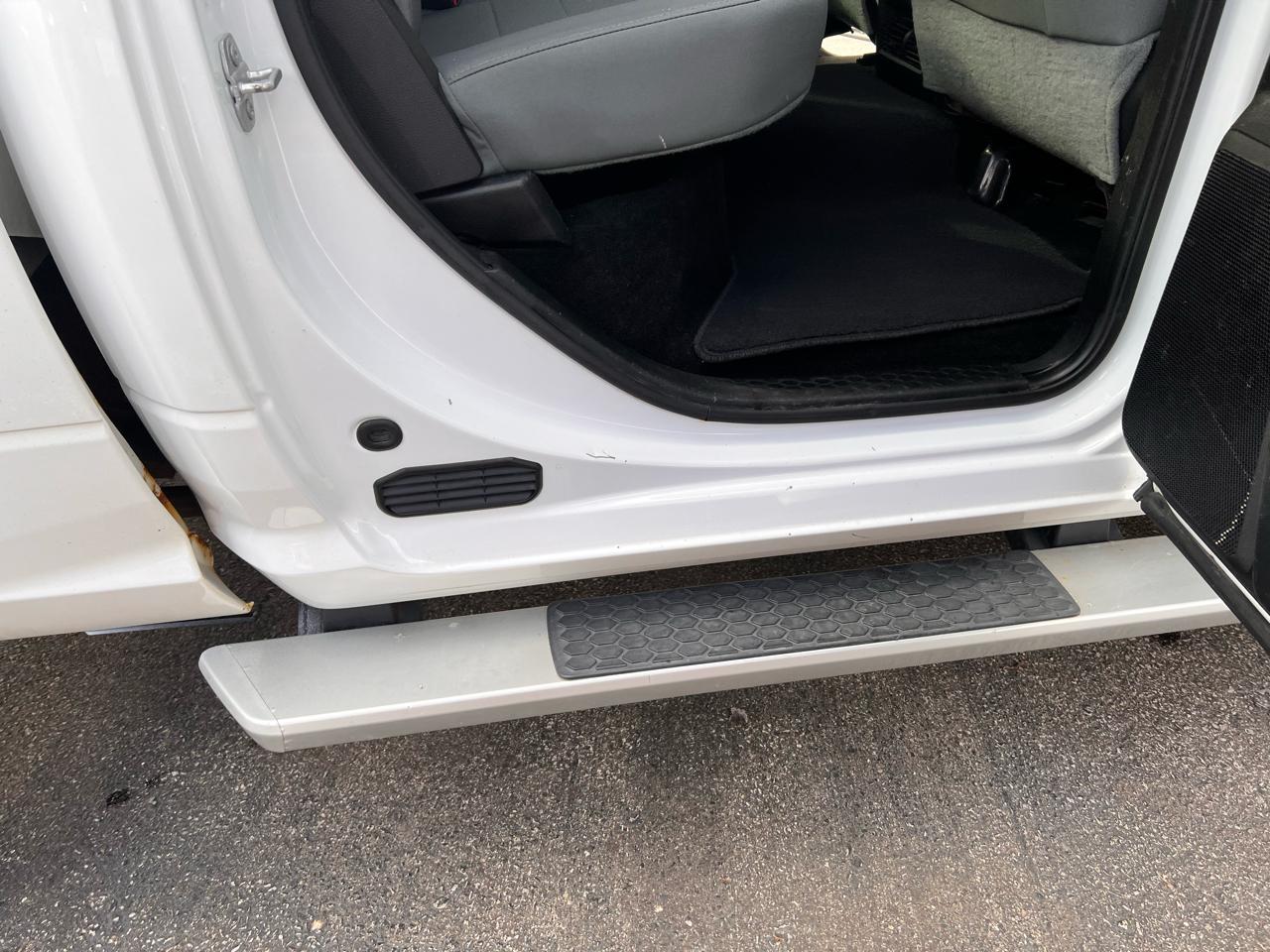 RAM 1500 4WD Crew Cab 140.5" Express 2015