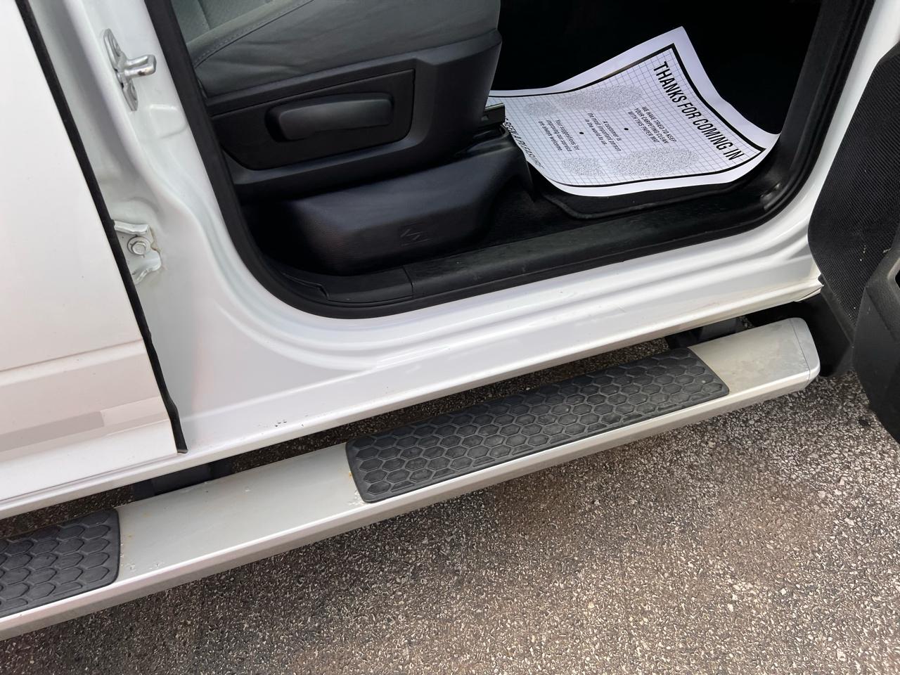 RAM 1500 4WD Crew Cab 140.5" Express 2015