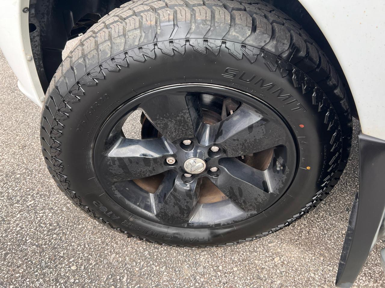 RAM 1500 4WD Crew Cab 140.5" Express 2015