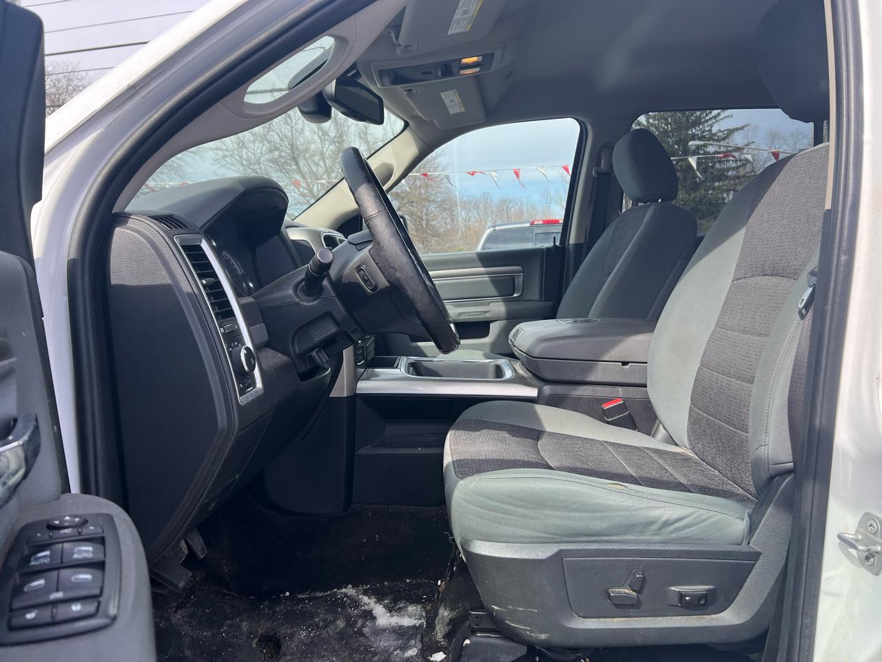 RAM 1500 Big Horn 4x4 Crew Cab 5'7" Box 2018