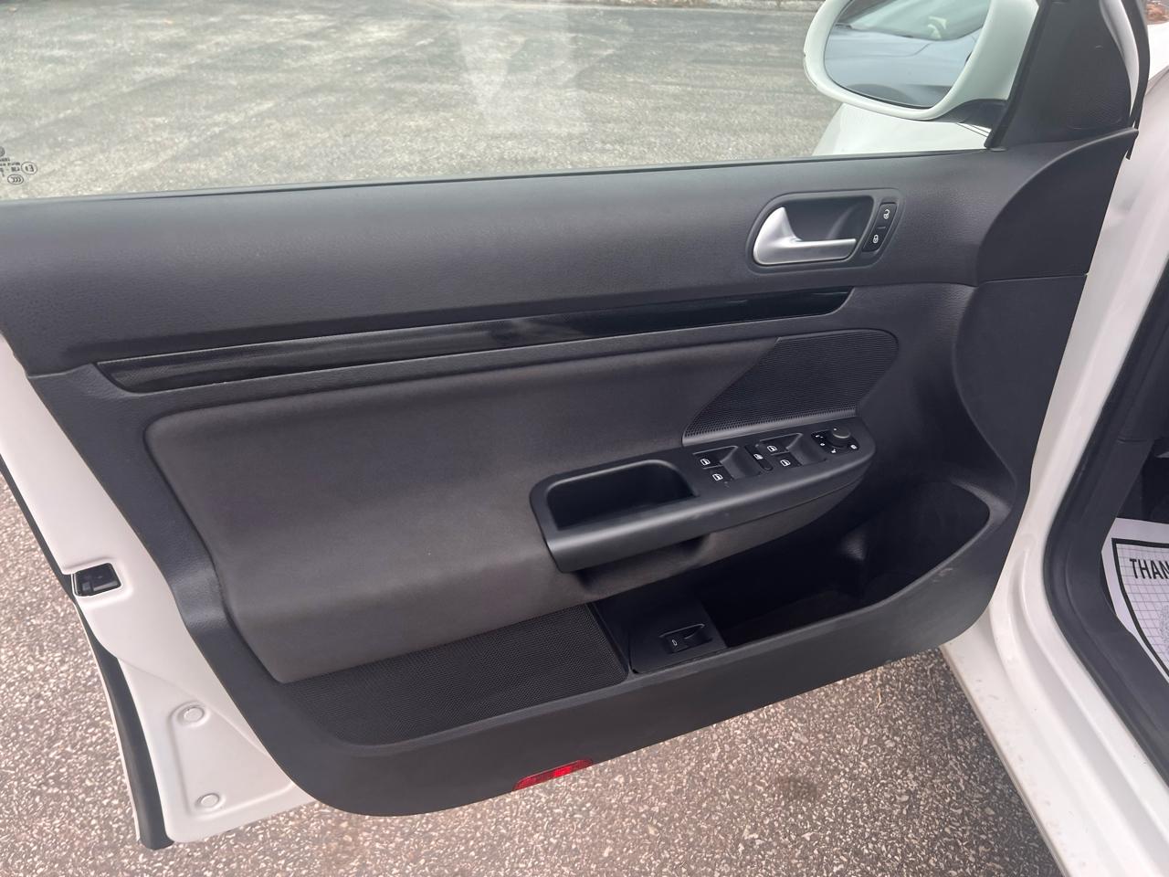 Volkswagen Jetta SportWagen 4dr Auto SE w/Sunroof PZEV 2013