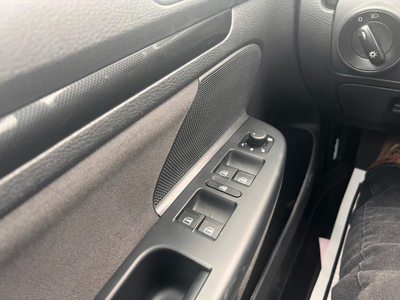 Volkswagen Jetta SportWagen 4dr Auto SE w/Sunroof PZEV 2013