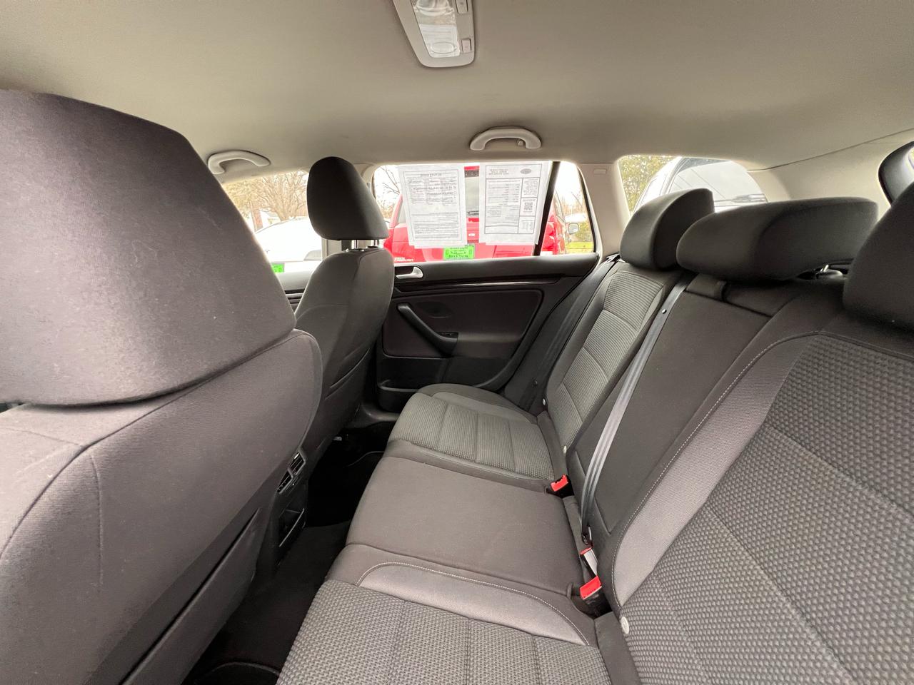 Volkswagen Jetta SportWagen 4dr Auto SE w/Sunroof PZEV 2013