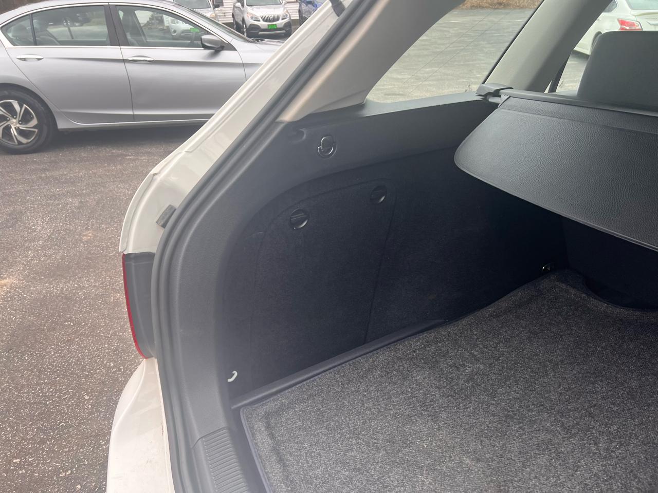 Volkswagen Jetta SportWagen 4dr Auto SE w/Sunroof PZEV 2013