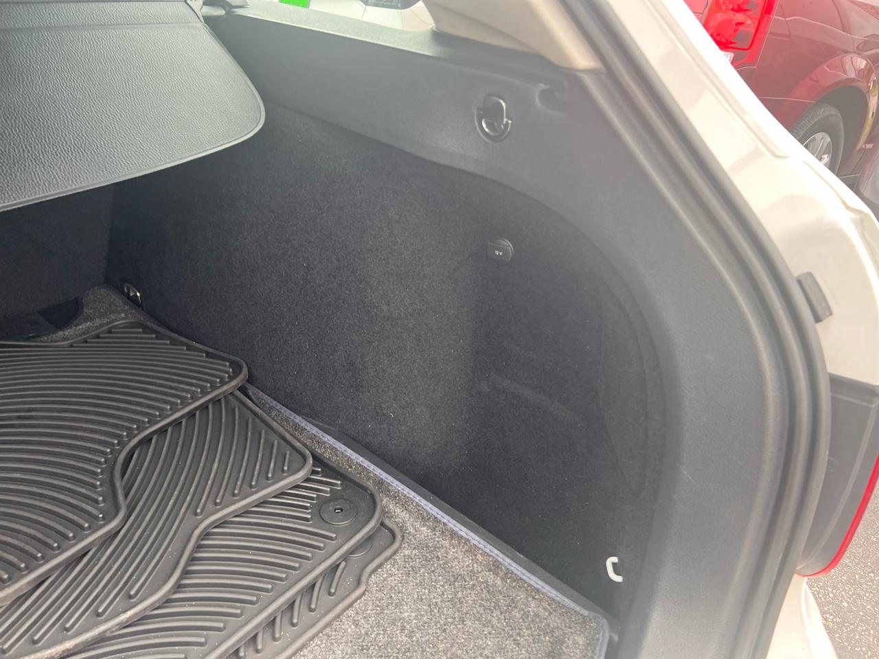 Volkswagen Jetta SportWagen 4dr Auto SE w/Sunroof PZEV 2013