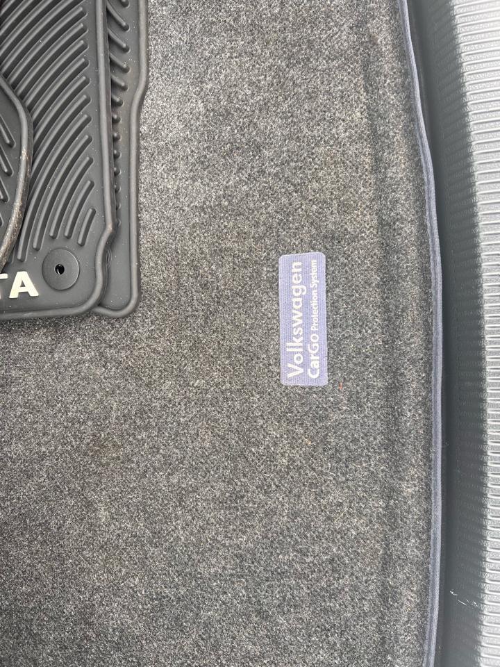 Volkswagen Jetta SportWagen 4dr Auto SE w/Sunroof PZEV 2013