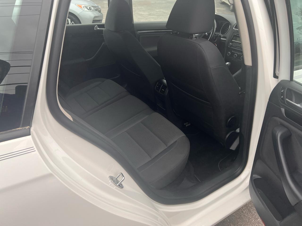 Volkswagen Jetta SportWagen 4dr Auto SE w/Sunroof PZEV 2013