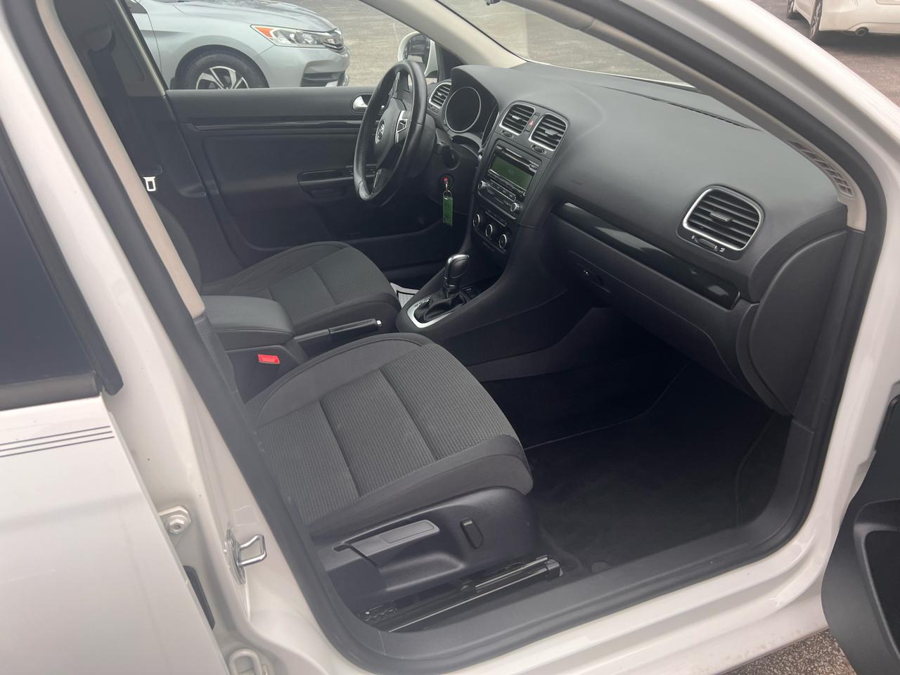 Volkswagen Jetta SportWagen 4dr Auto SE w/Sunroof PZEV 2013