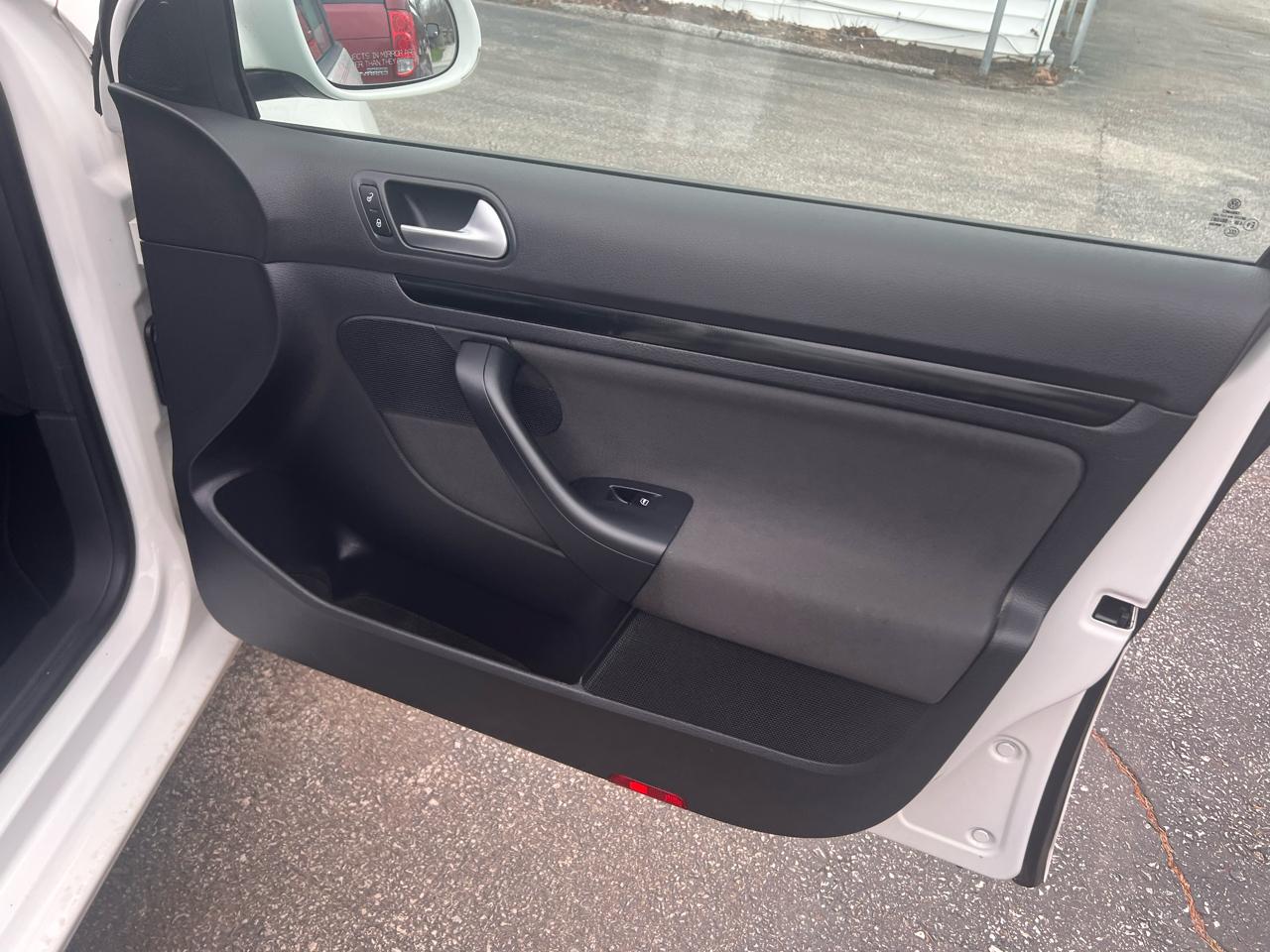 Volkswagen Jetta SportWagen 4dr Auto SE w/Sunroof PZEV 2013