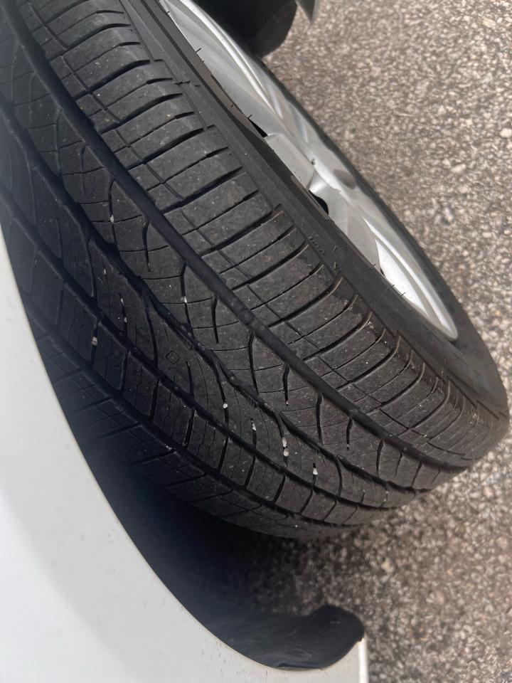 Volkswagen Jetta SportWagen 4dr Auto SE w/Sunroof PZEV 2013