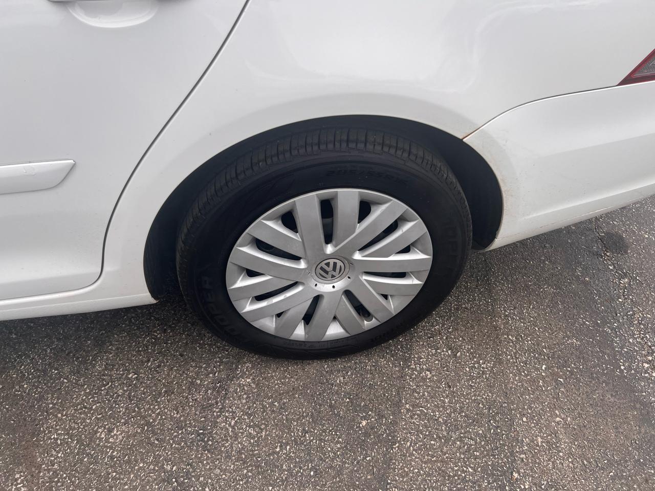 Volkswagen Jetta SportWagen 4dr Auto SE w/Sunroof PZEV 2013