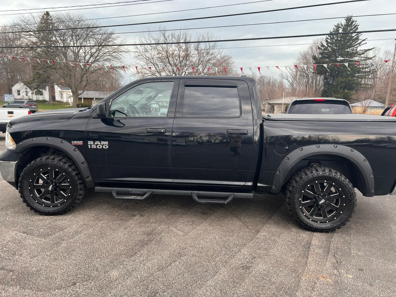 RAM 1500 4WD Crew Cab 140.5" SLT 2015