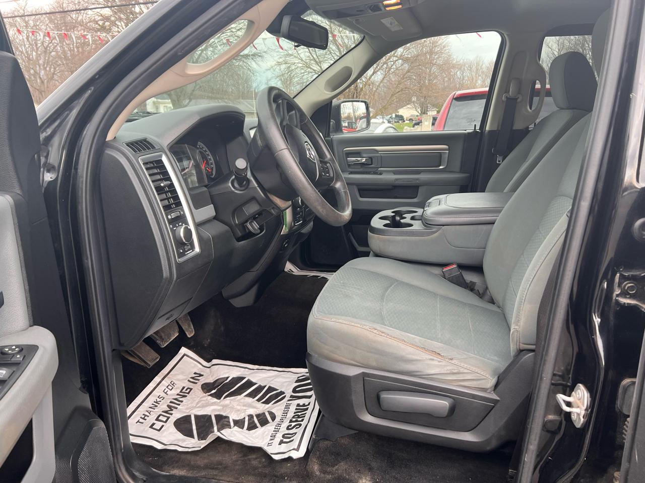 RAM 1500 4WD Crew Cab 140.5" SLT 2015