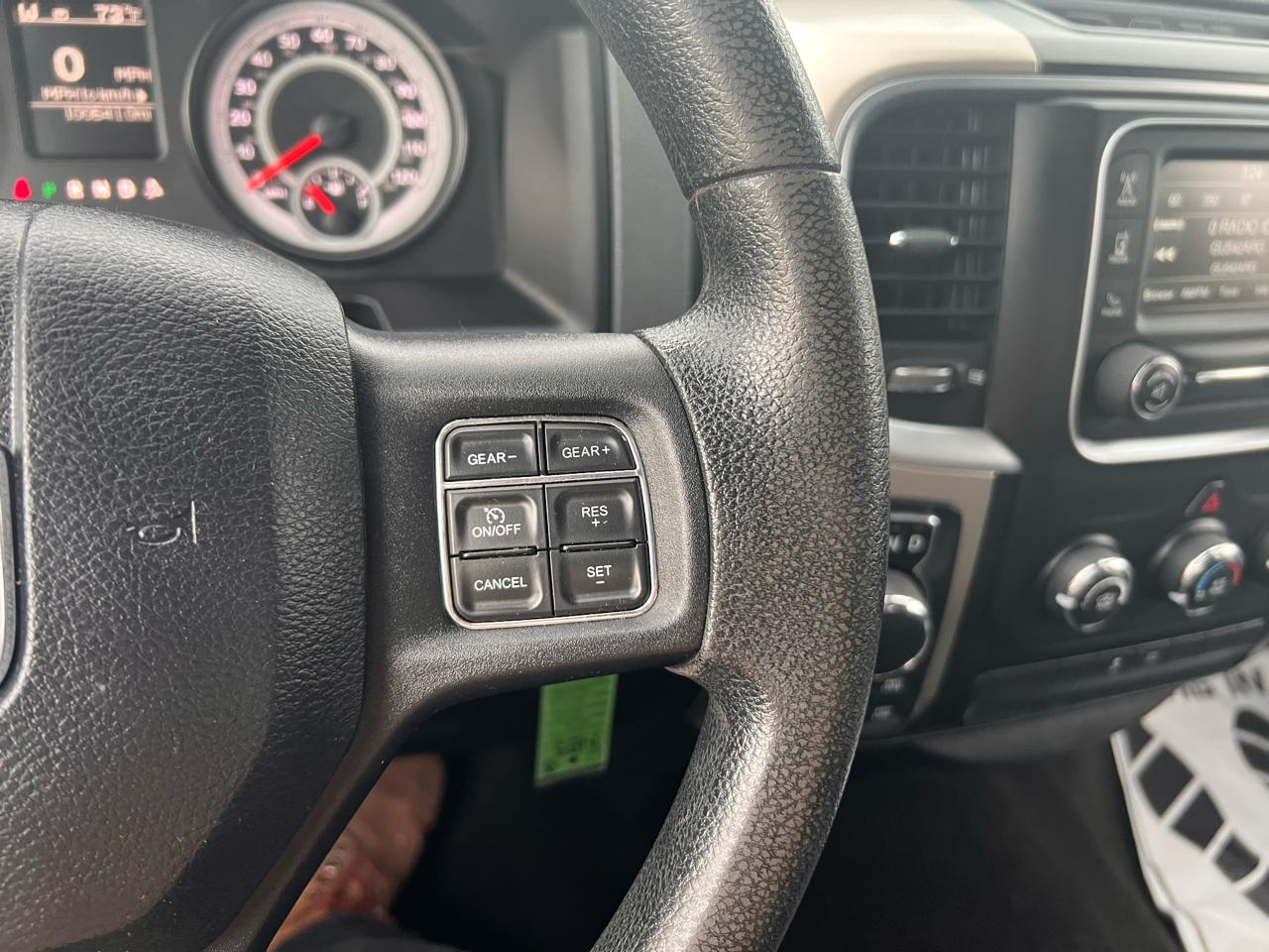 RAM 1500 4WD Crew Cab 140.5" SLT 2015