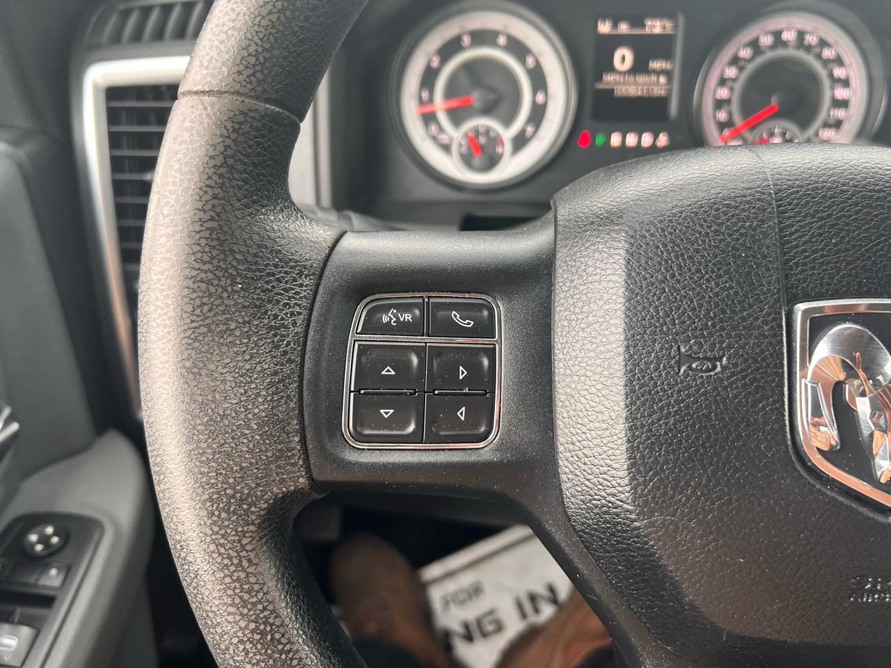 RAM 1500 4WD Crew Cab 140.5" SLT 2015