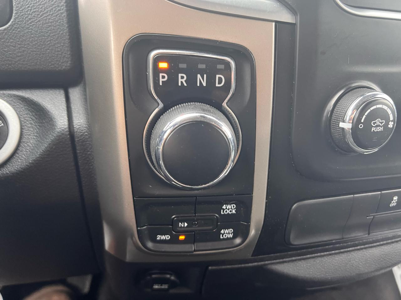 RAM 1500 4WD Crew Cab 140.5" SLT 2015