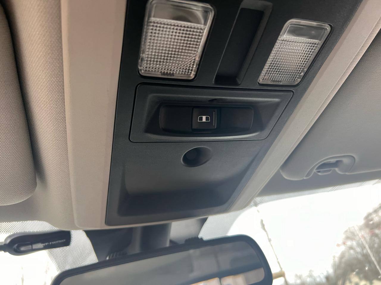 RAM 1500 4WD Crew Cab 140.5" SLT 2015