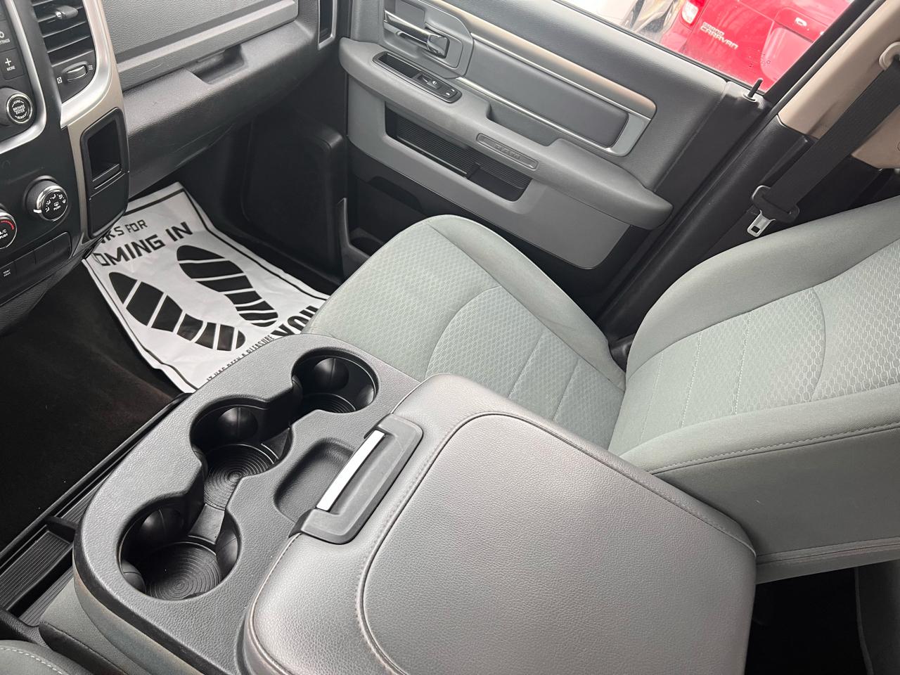 RAM 1500 4WD Crew Cab 140.5" SLT 2015