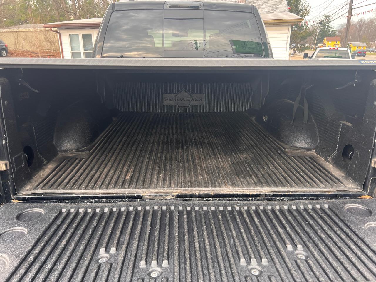 RAM 1500 4WD Crew Cab 140.5" SLT 2015