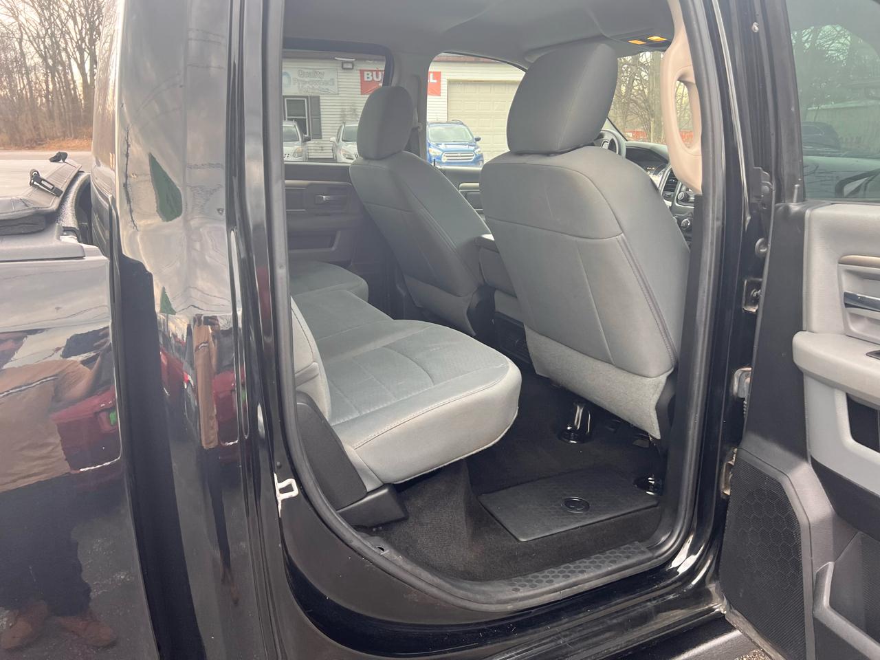 RAM 1500 4WD Crew Cab 140.5" SLT 2015