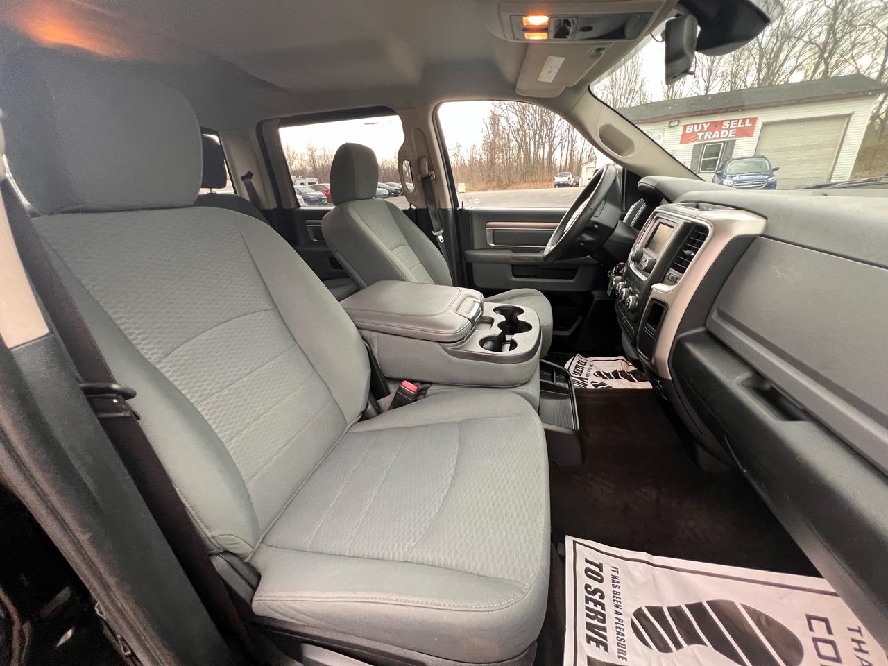 RAM 1500 4WD Crew Cab 140.5" SLT 2015