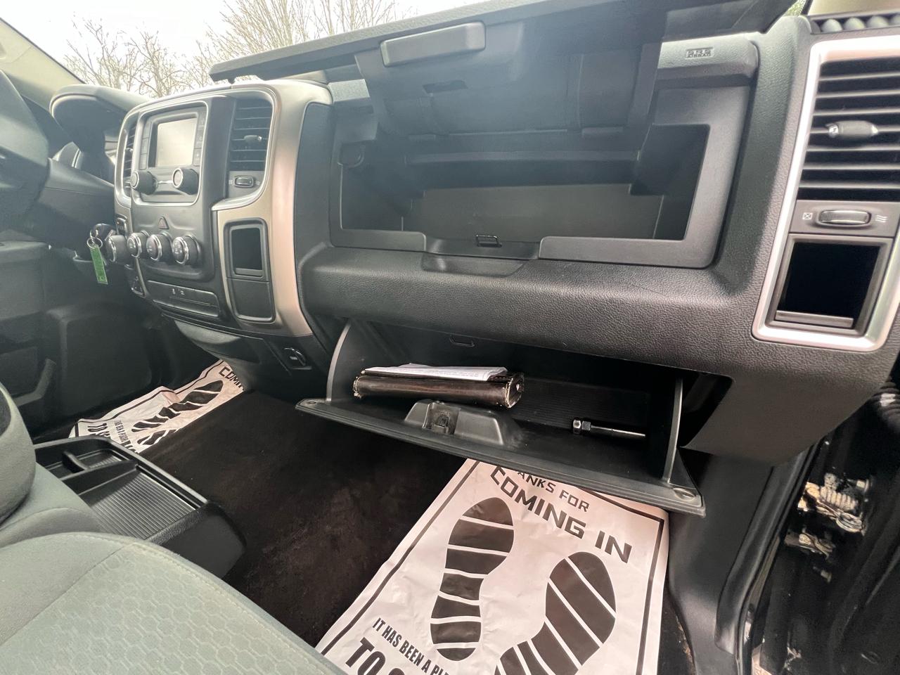 RAM 1500 4WD Crew Cab 140.5" SLT 2015