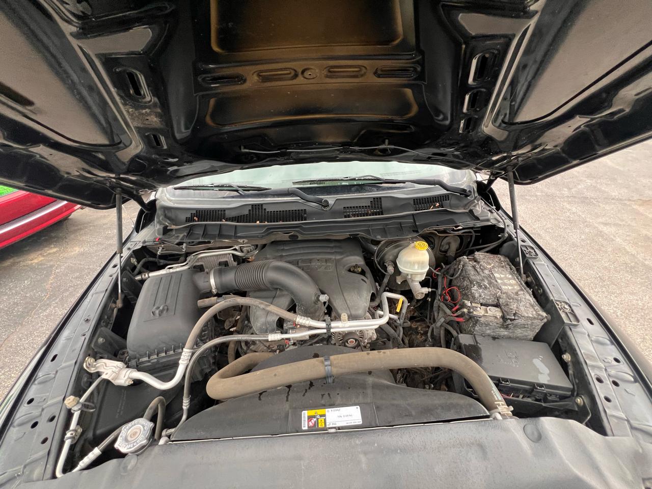 RAM 1500 4WD Crew Cab 140.5" SLT 2015