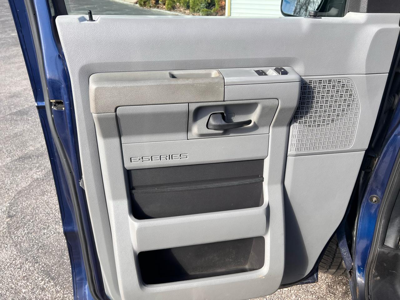 Ford Econoline Cargo Van E-150 Recreational 2011