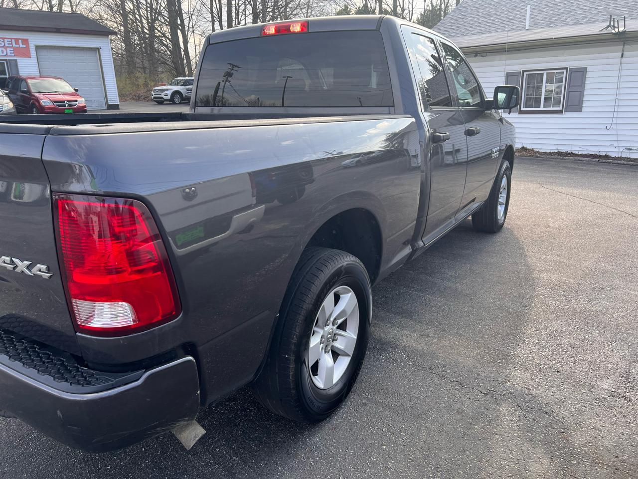 RAM 1500 Express 4x4 Quad Cab 6'4" Box 2018