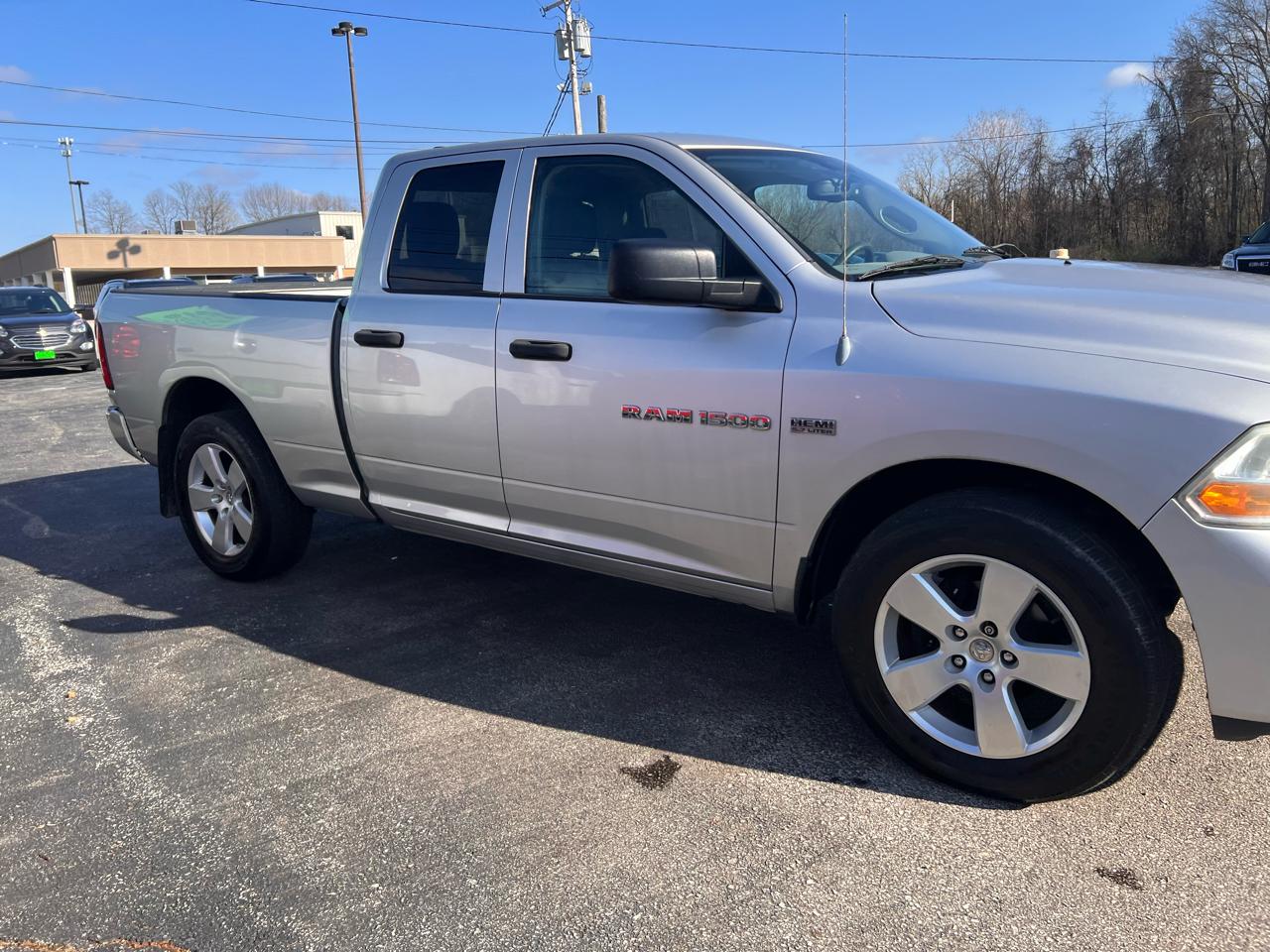 RAM 1500 4WD Quad Cab 140.5" Express 2012