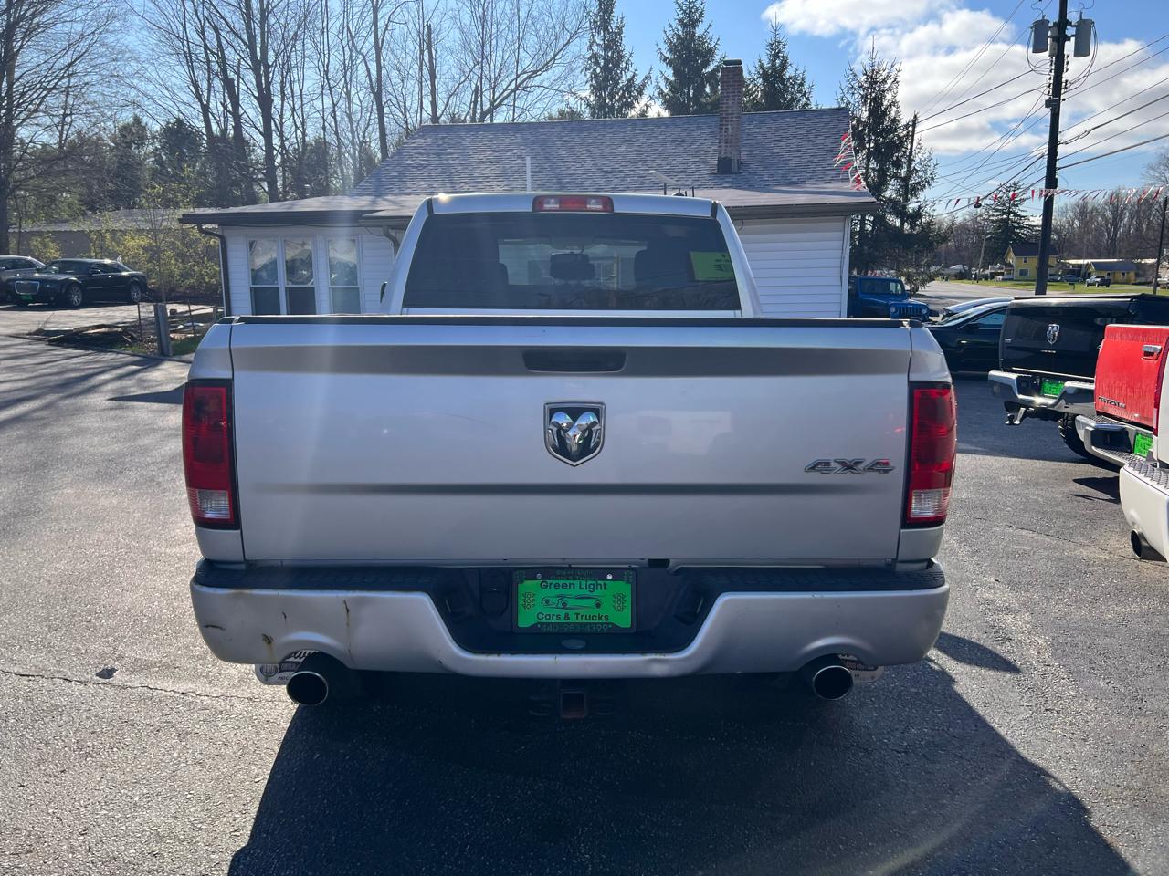 RAM 1500 4WD Quad Cab 140.5" Express 2012