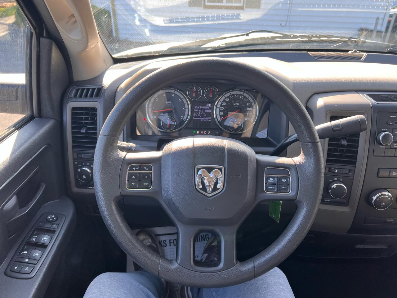 RAM 1500 4WD Quad Cab 140.5" Express 2012