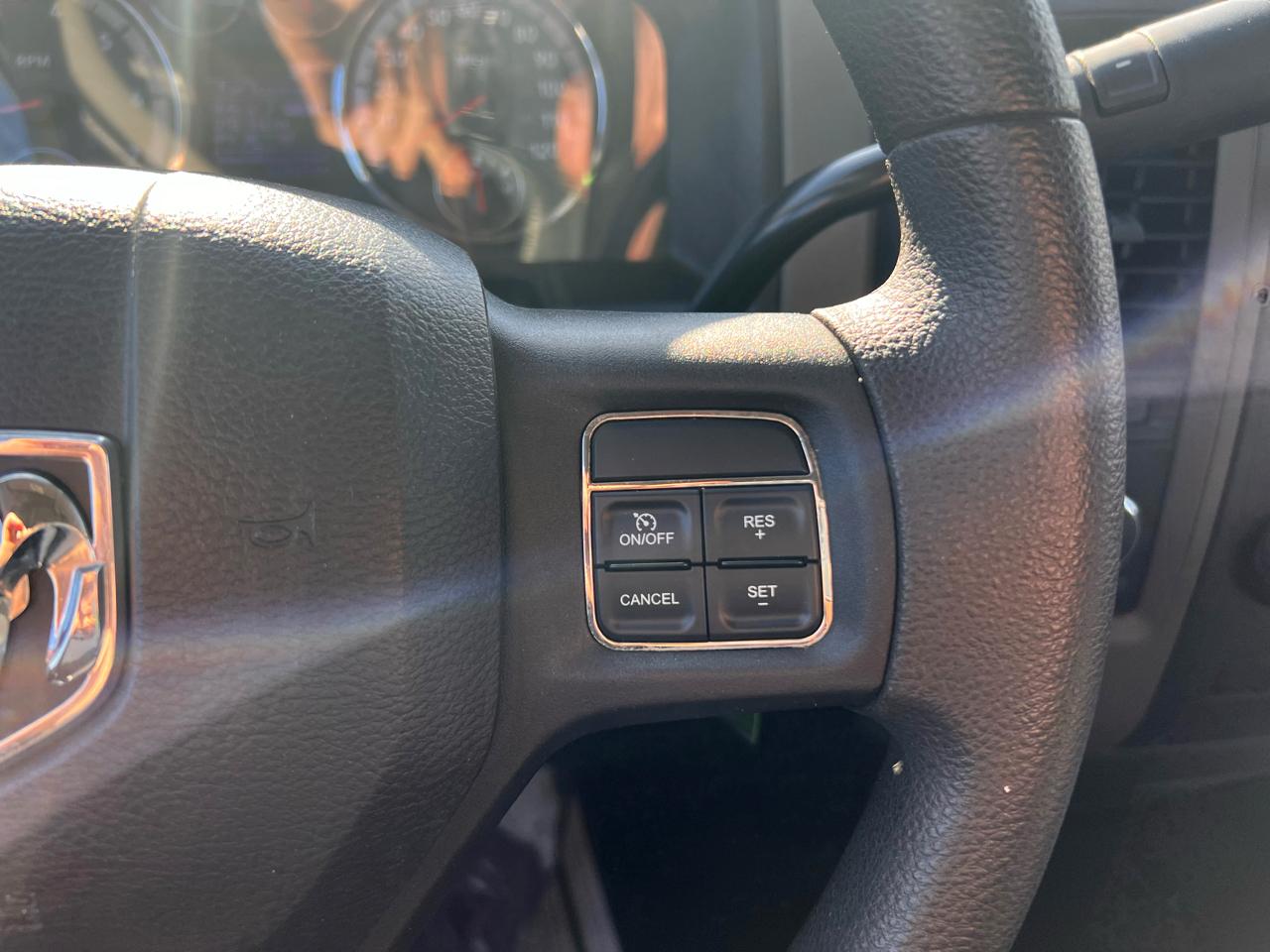 RAM 1500 4WD Quad Cab 140.5" Express 2012