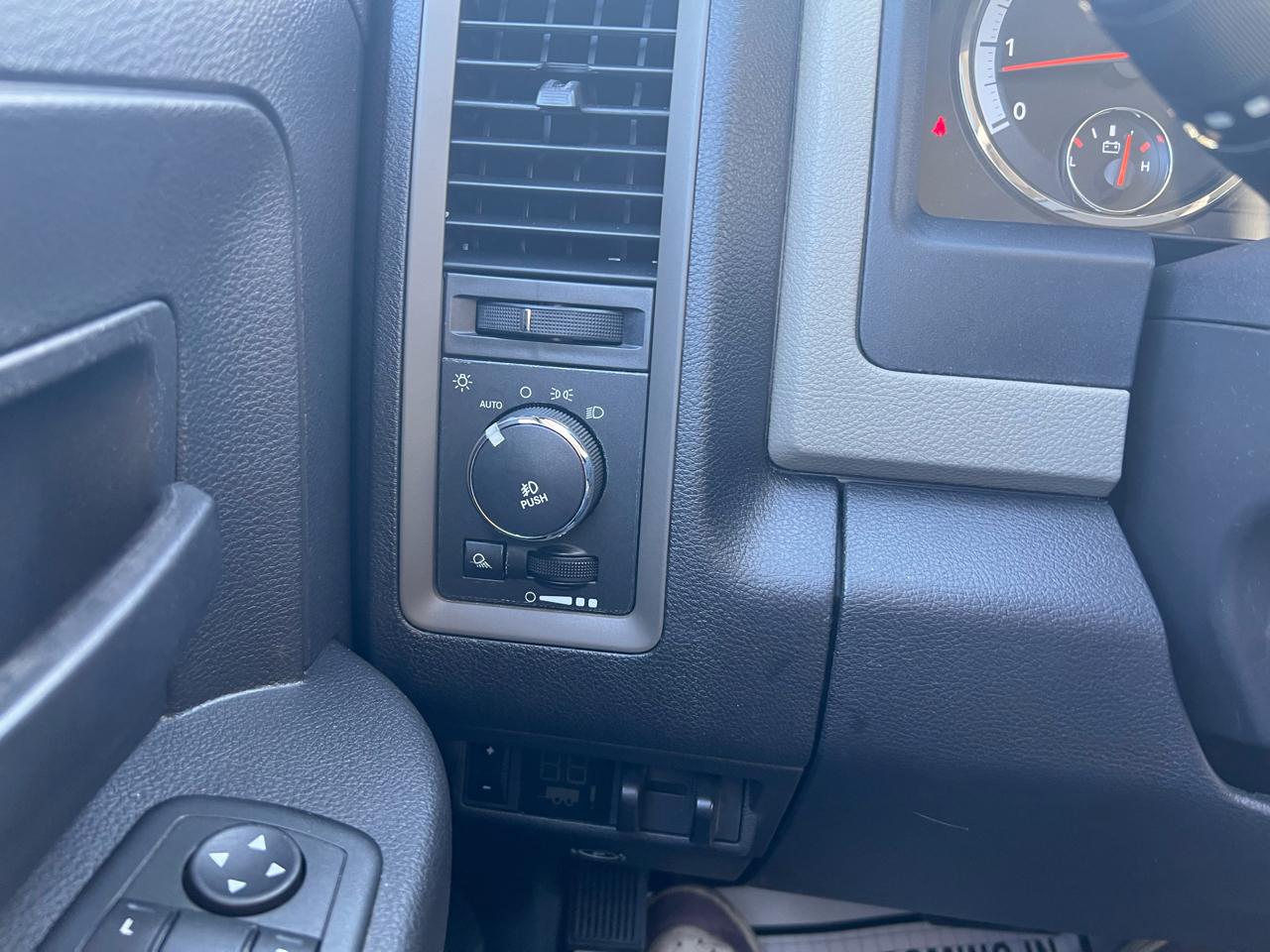 RAM 1500 4WD Quad Cab 140.5" Express 2012