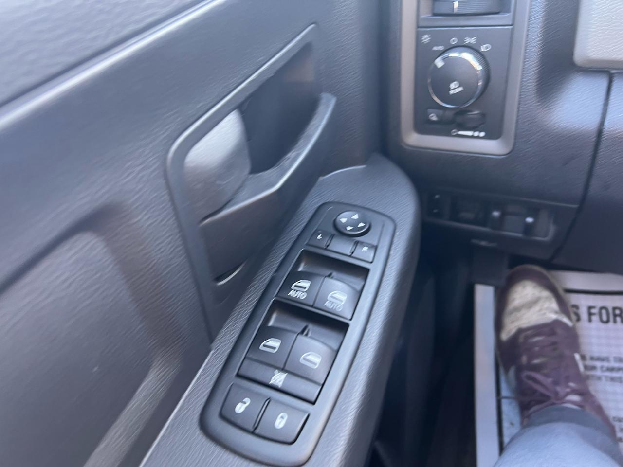 RAM 1500 4WD Quad Cab 140.5" Express 2012