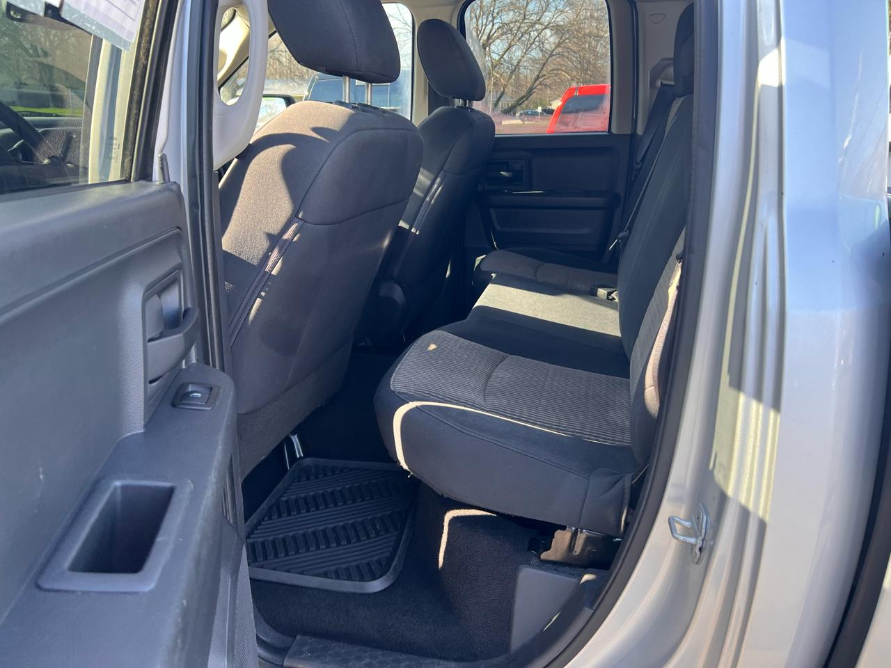 RAM 1500 4WD Quad Cab 140.5" Express 2012