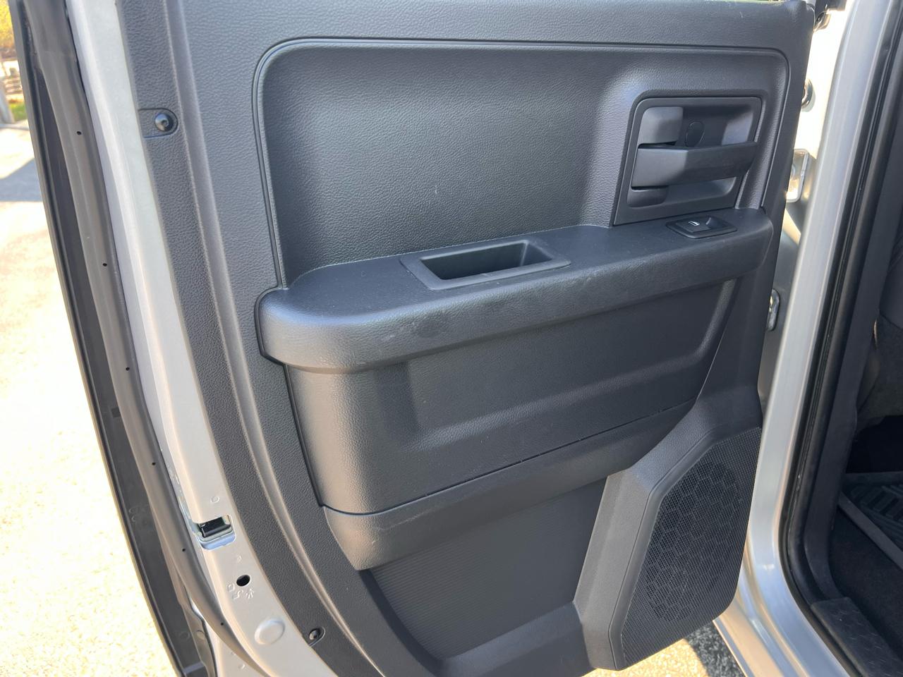 RAM 1500 4WD Quad Cab 140.5" Express 2012