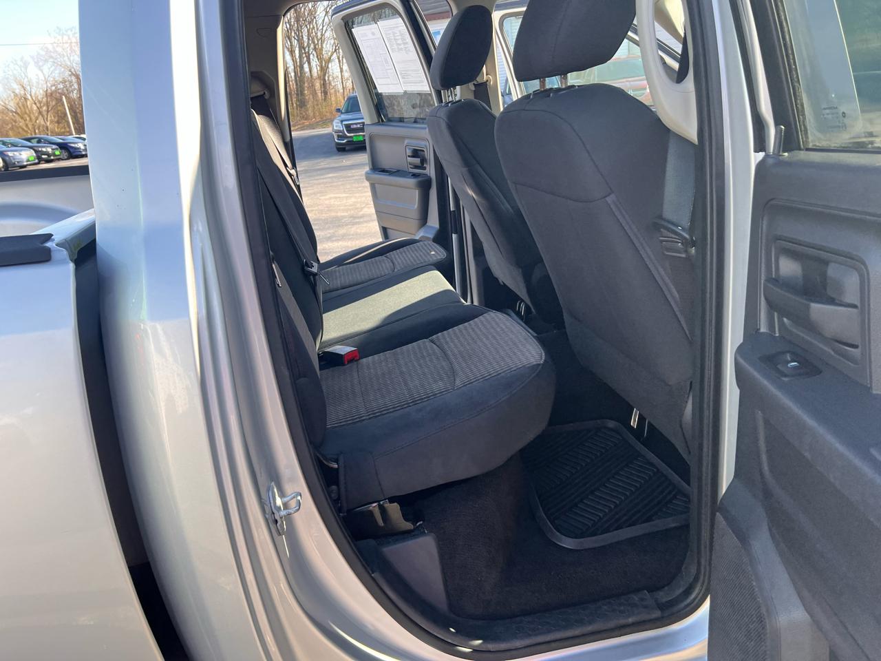 RAM 1500 4WD Quad Cab 140.5" Express 2012