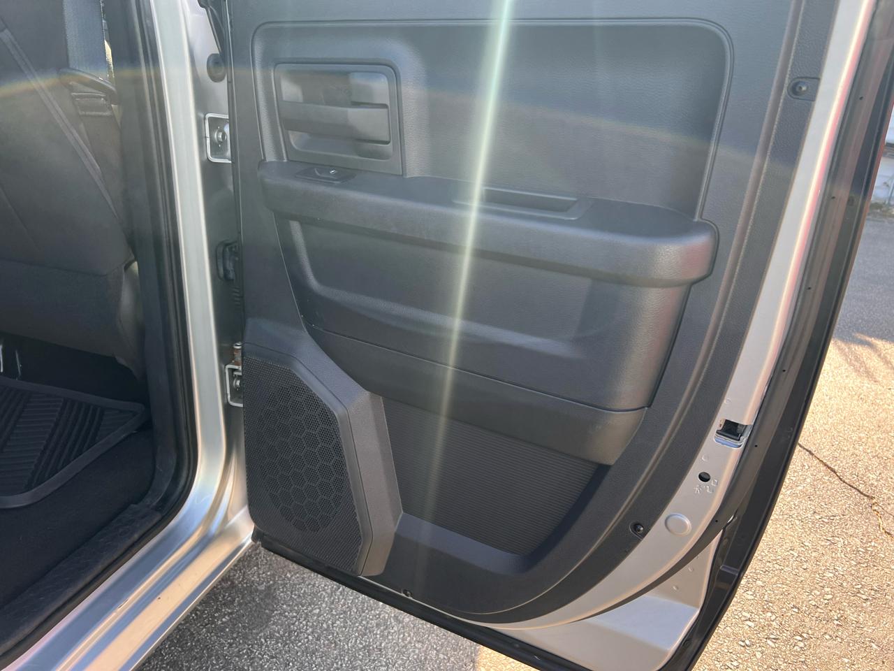 RAM 1500 4WD Quad Cab 140.5" Express 2012