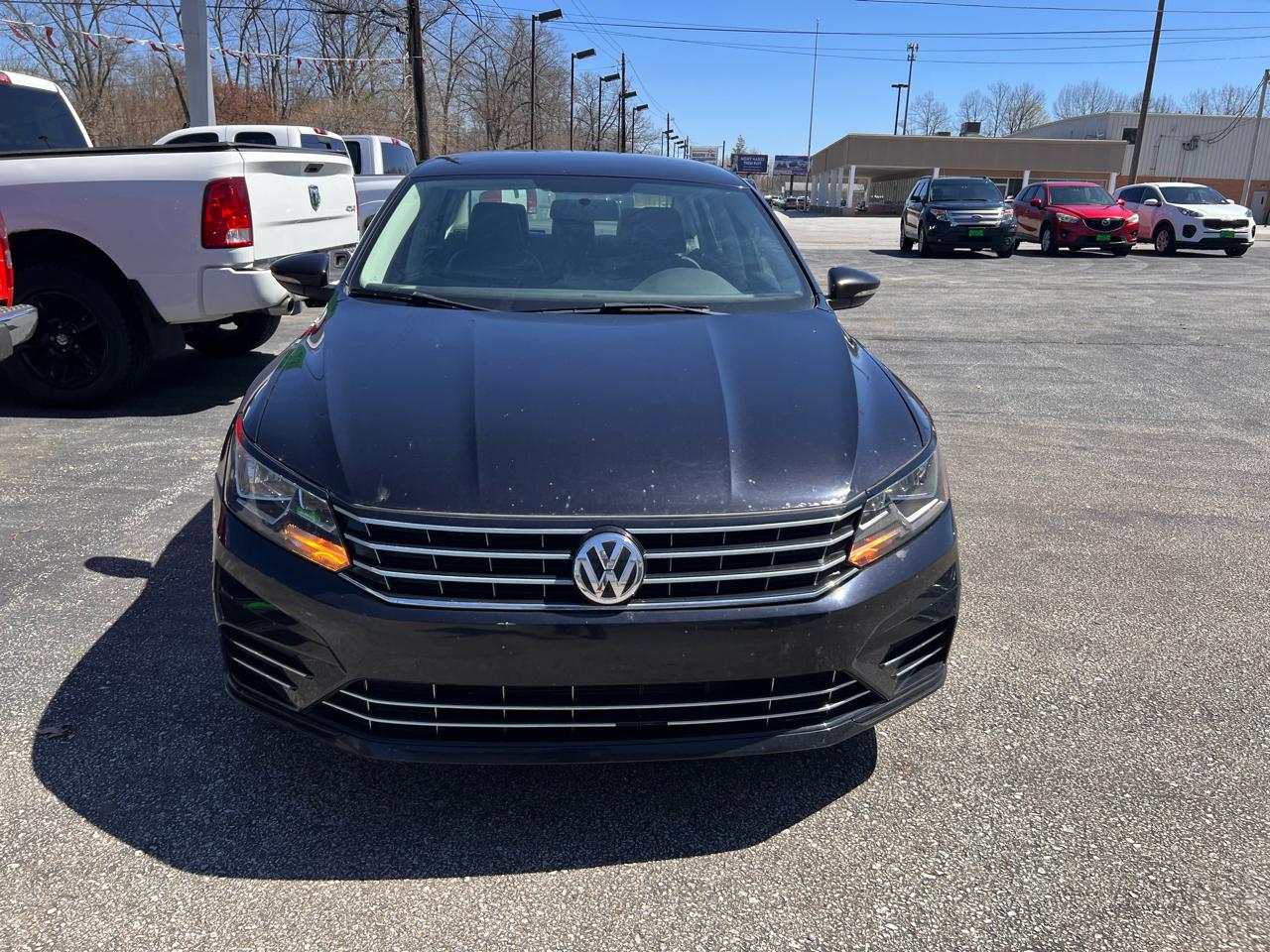 Volkswagen Passat R-Line w/Comfort Pkg Auto 2017