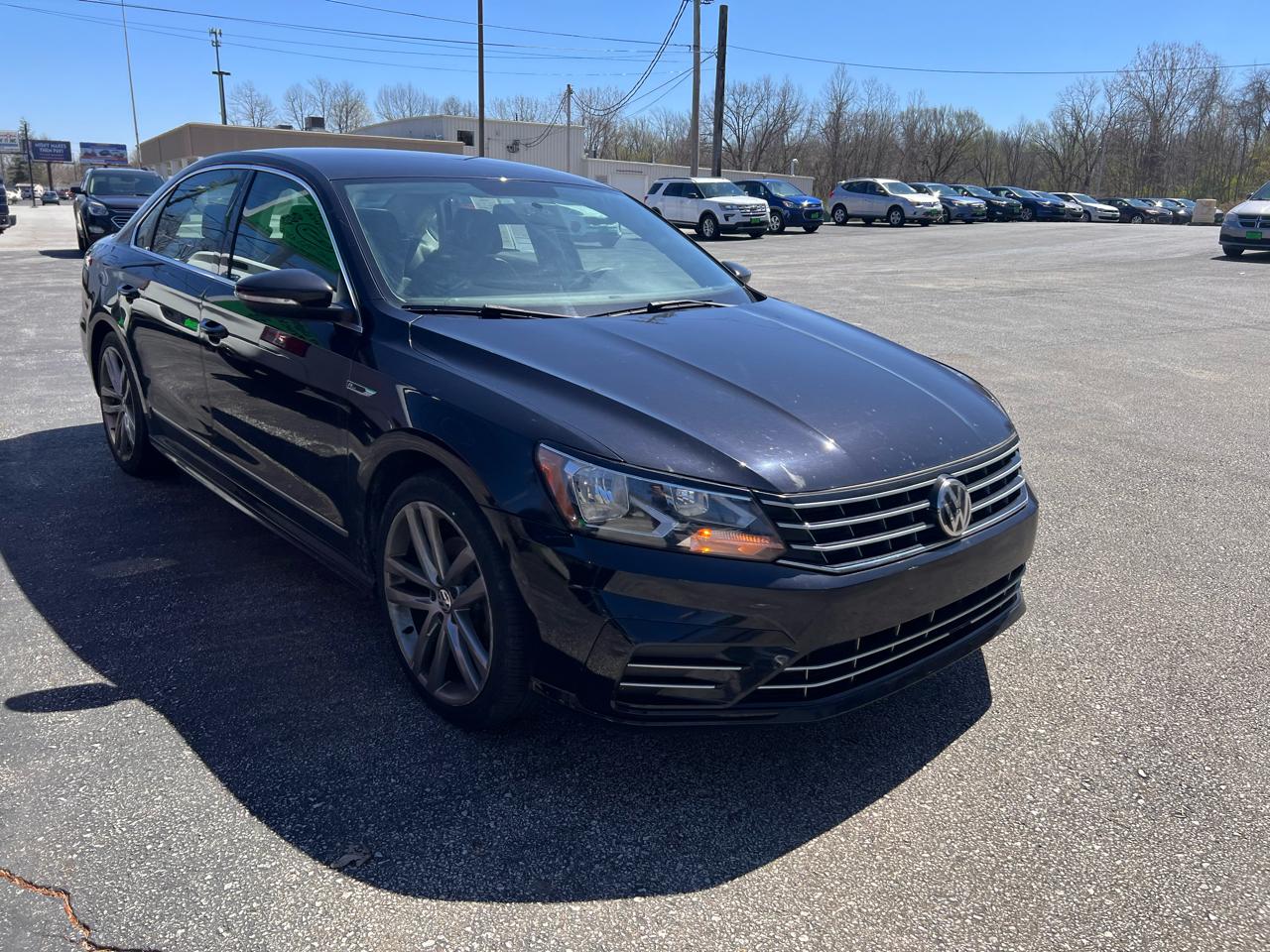 Volkswagen Passat R-Line w/Comfort Pkg Auto 2017