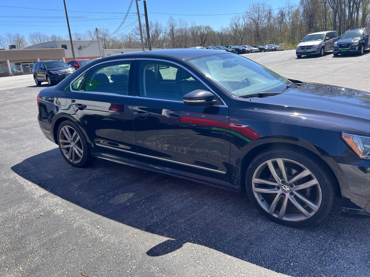 Volkswagen Passat R-Line w/Comfort Pkg Auto 2017