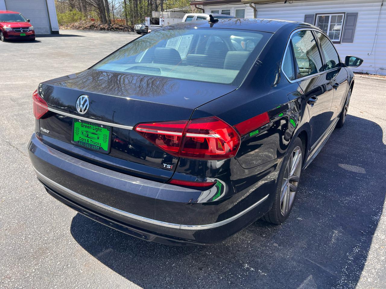 Volkswagen Passat R-Line w/Comfort Pkg Auto 2017