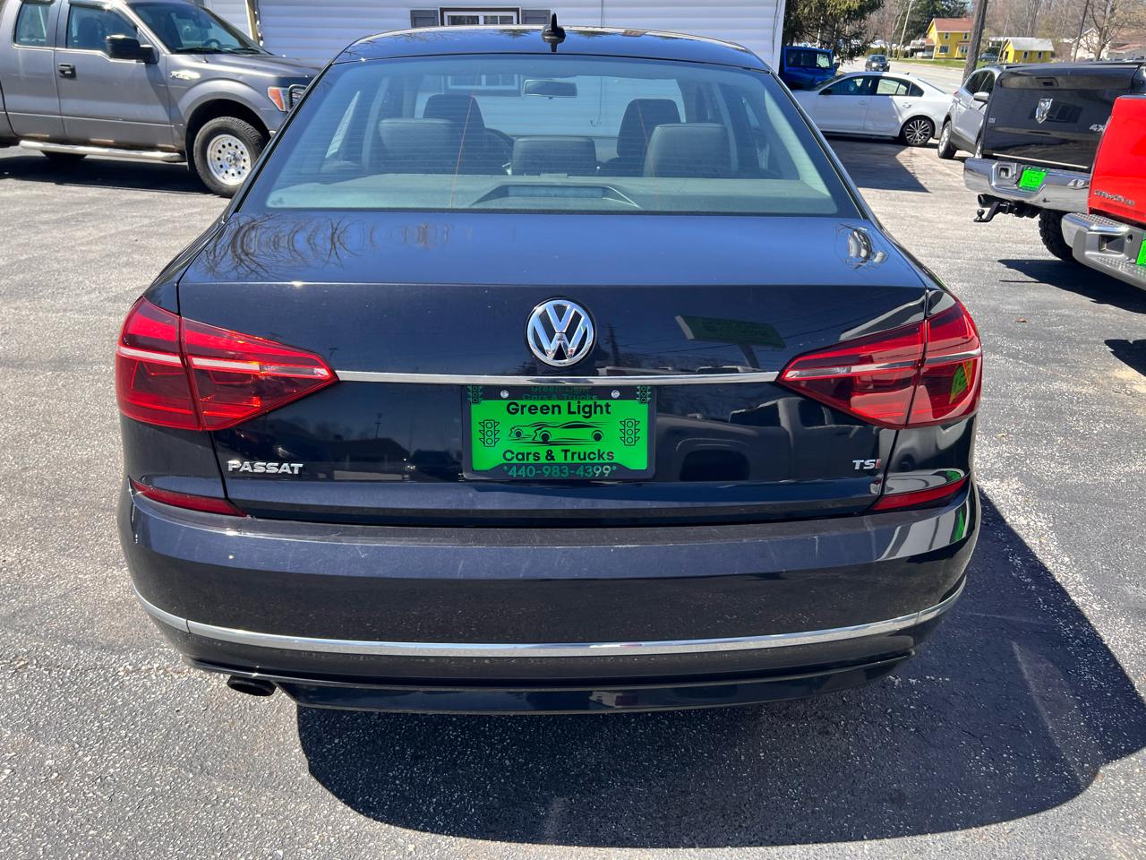 Volkswagen Passat R-Line w/Comfort Pkg Auto 2017