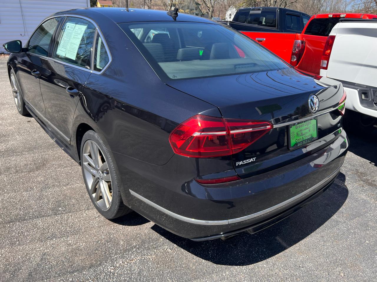 Volkswagen Passat R-Line w/Comfort Pkg Auto 2017