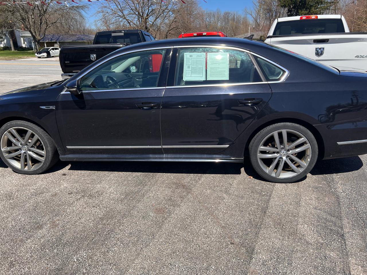 Volkswagen Passat R-Line w/Comfort Pkg Auto 2017