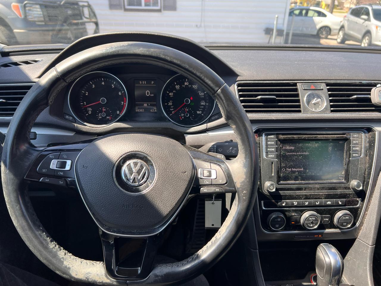 Volkswagen Passat R-Line w/Comfort Pkg Auto 2017
