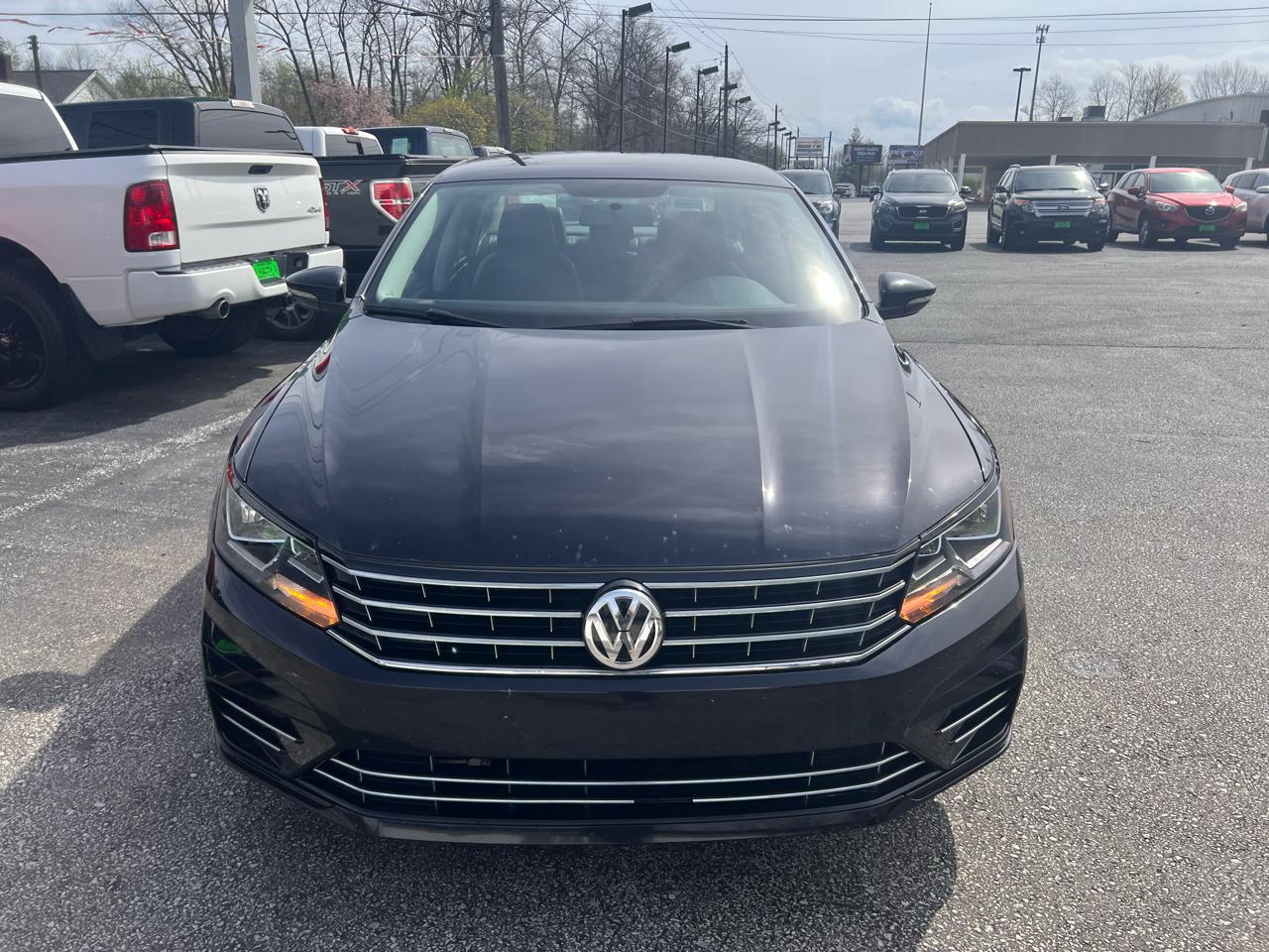 Volkswagen Passat R-Line w/Comfort Pkg Auto 2017